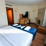 Sunhill Hotel